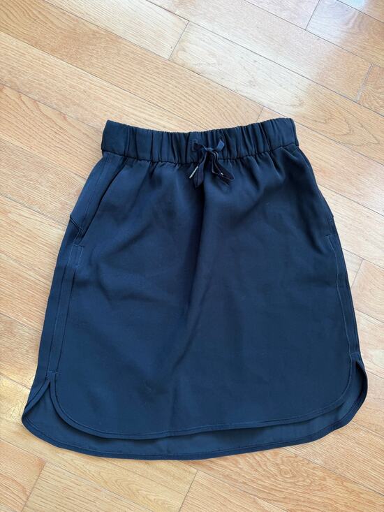 lululemon athletica Dresses & Skirts - Lululemon On the Fly Skirt Size 6